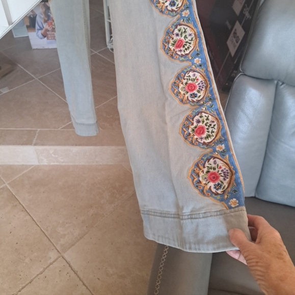 Alice&Olivia Kayleigh Bell High Rise Jean sz28 Excellent - Picture 3 of 10